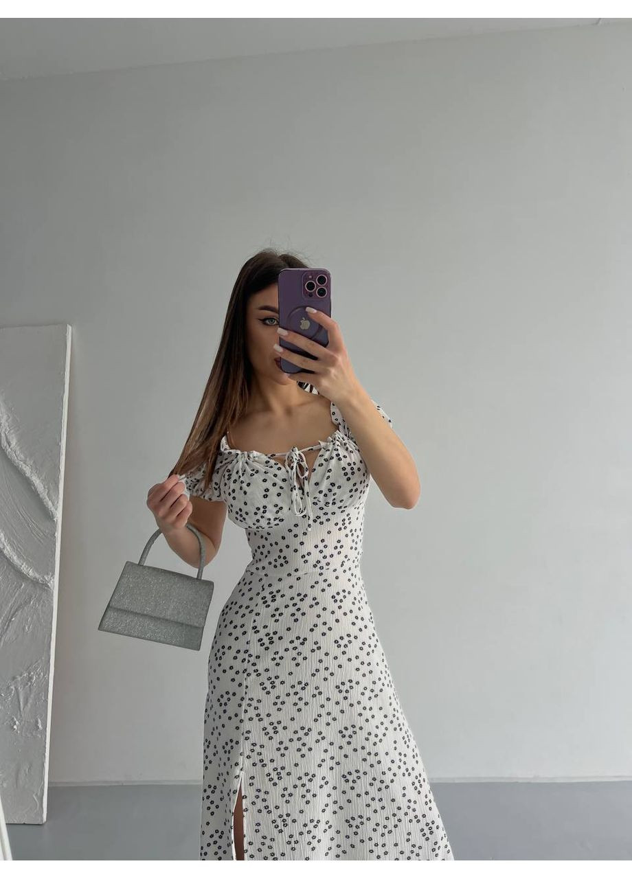 Белое повседневный женское платье меди в цветочном принте. а-силуэт Avanti с цветочным принтом