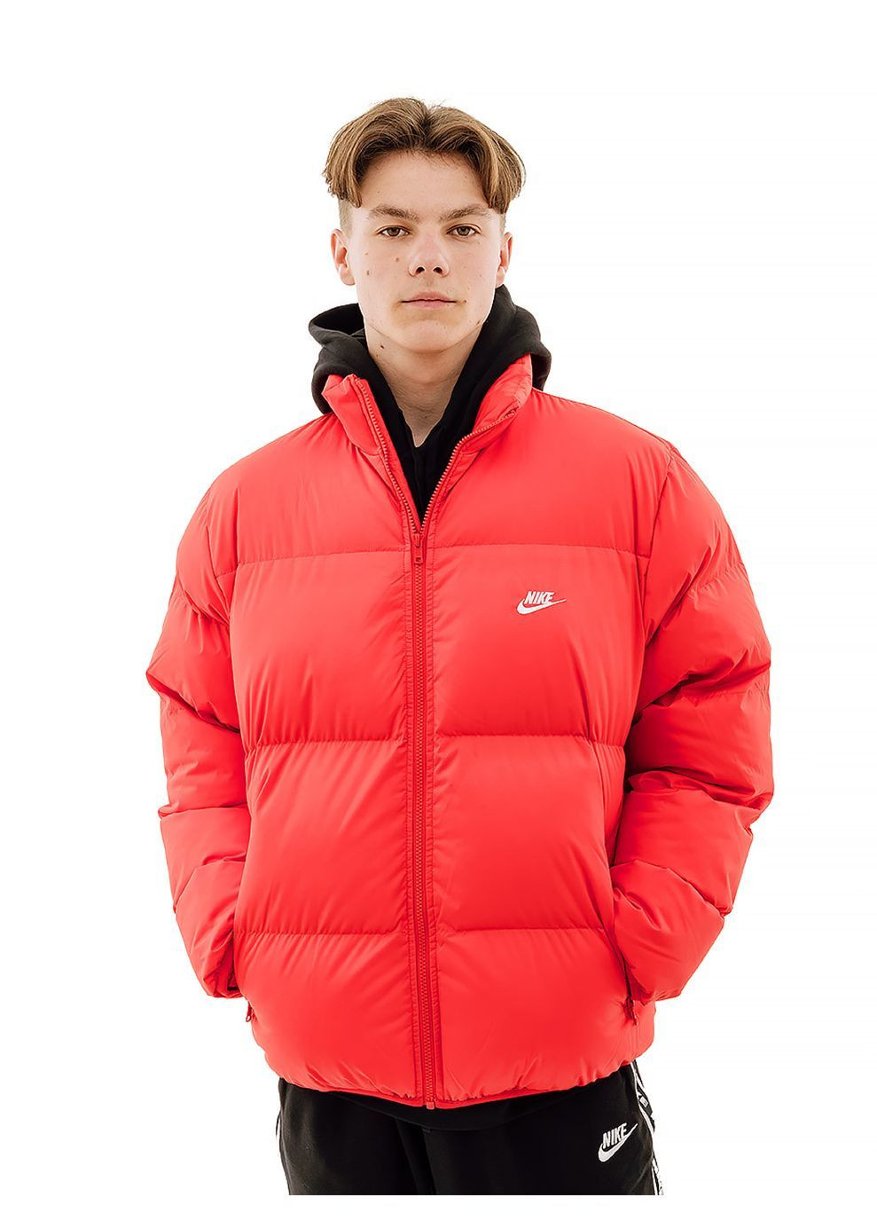 Красная зимняя мужская куртка club puffer красный Nike