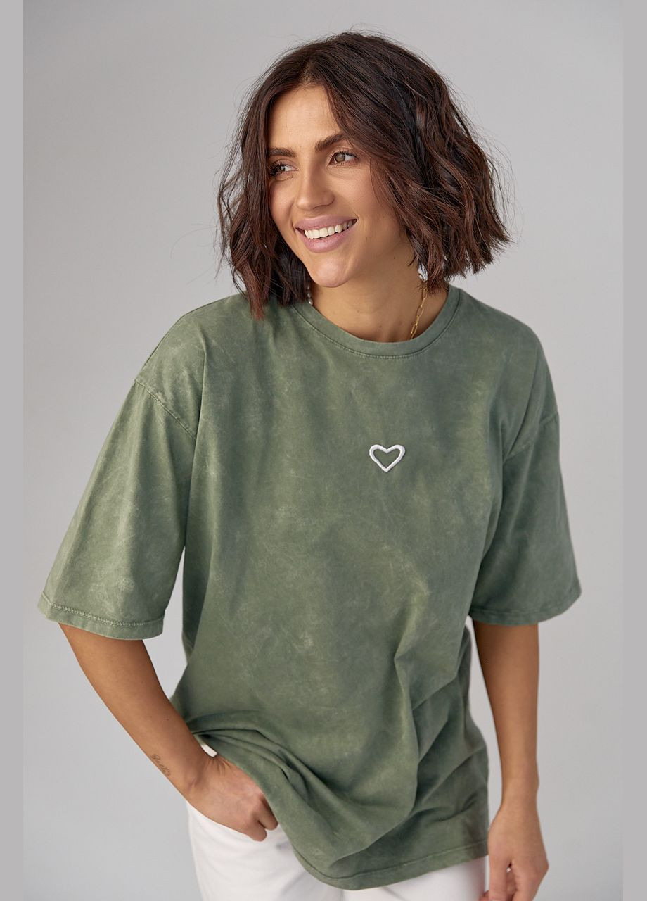 Хаки (оливковая) летняя футболка тай-дай с вышитым сердцем Lurex