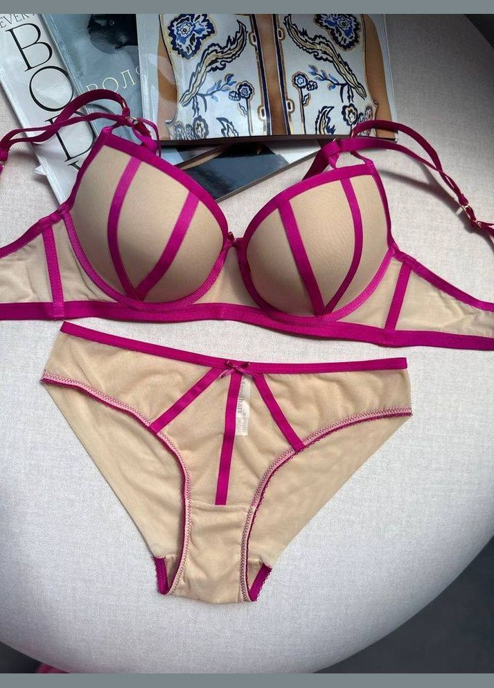 Розовый комплект нижнего белья Mandhari