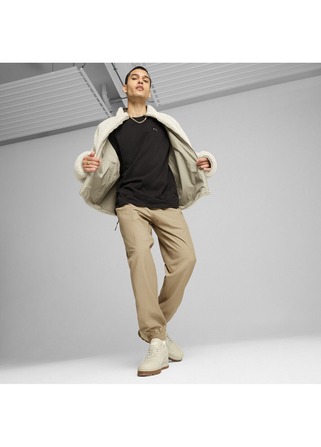 Белая демисезонная куртка reversible sherpa jacket men Puma