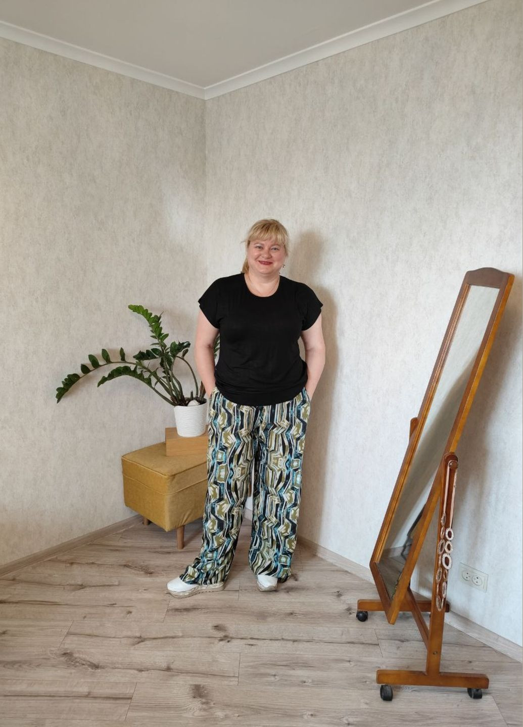 Черный демисезонный комплект брюки и футболка Caroline