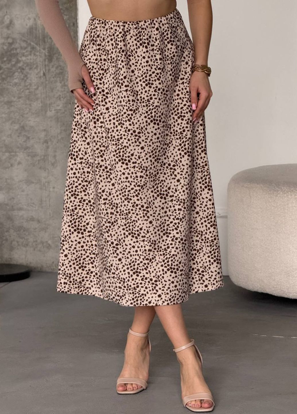 Светло-бежевая повседневная с анималистичным узором юбка меди с высокой посадкой и ярким принтом Tik-Tak