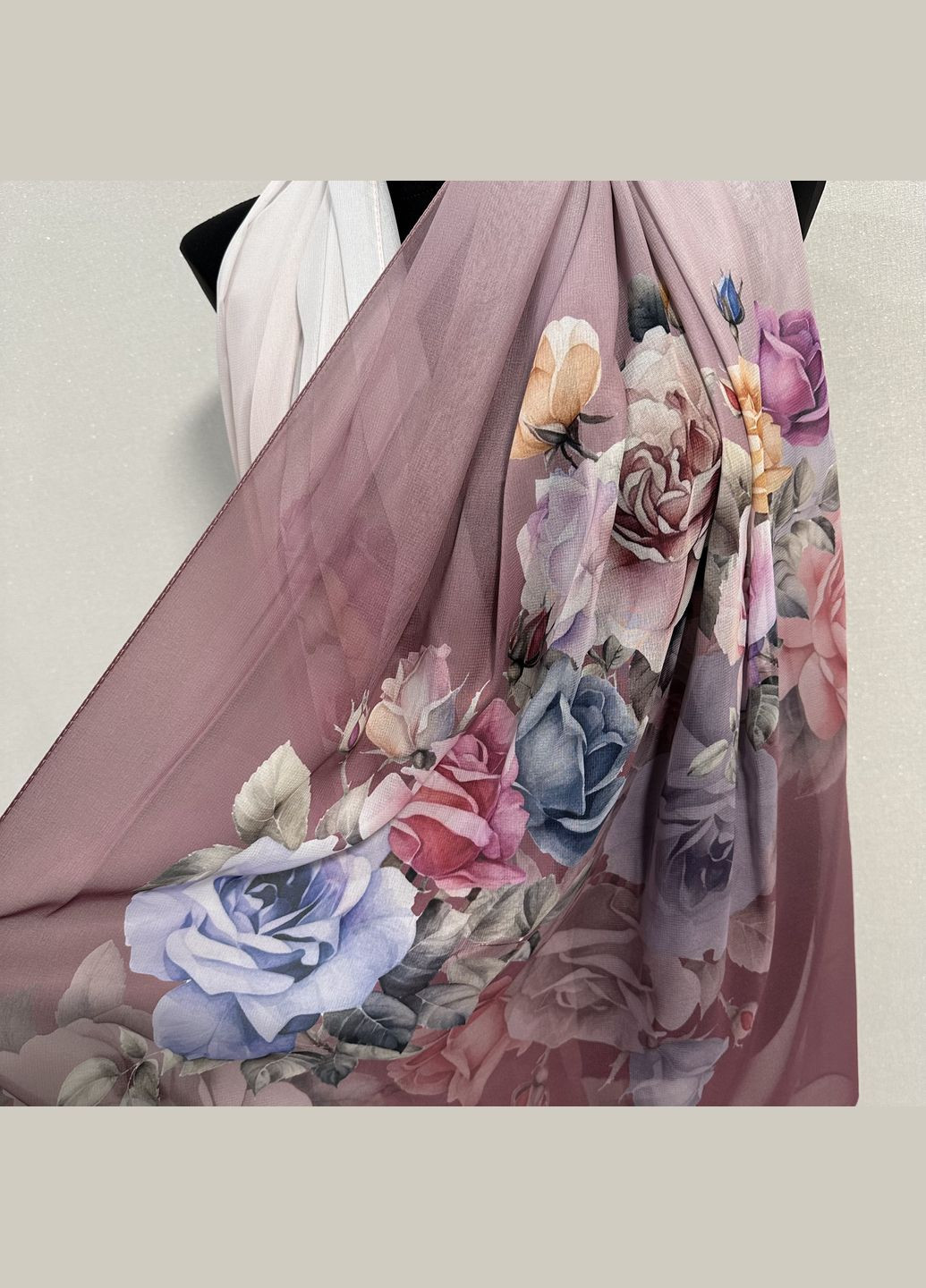 Жіночий шифоновий шарф з квітковим малюнком комбіновані кольори персиковий та гранатовий розмір 140*180 см No Brand (327415074)