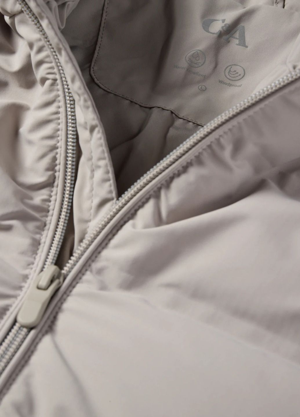 Світло-сіра демісезонна куртка C&A