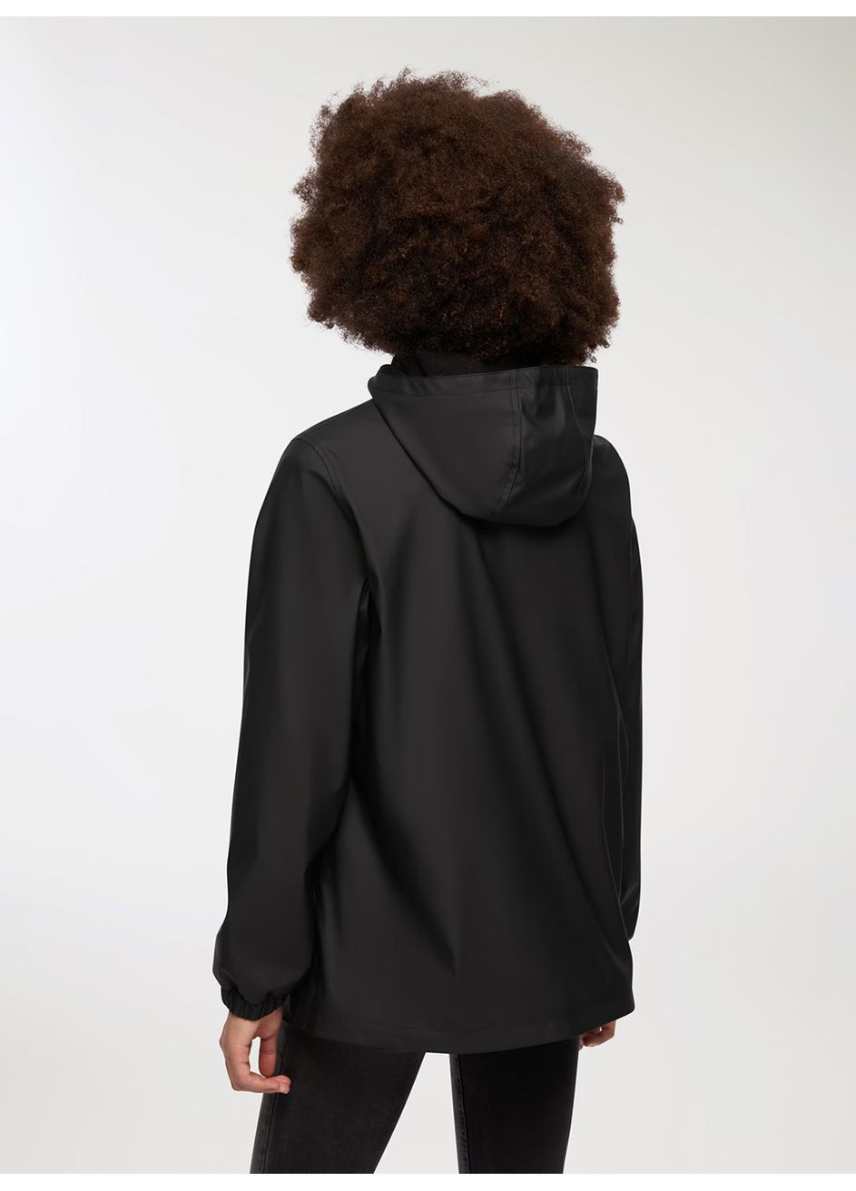 Черная демисезонная куртка стограммовка жен Terranova