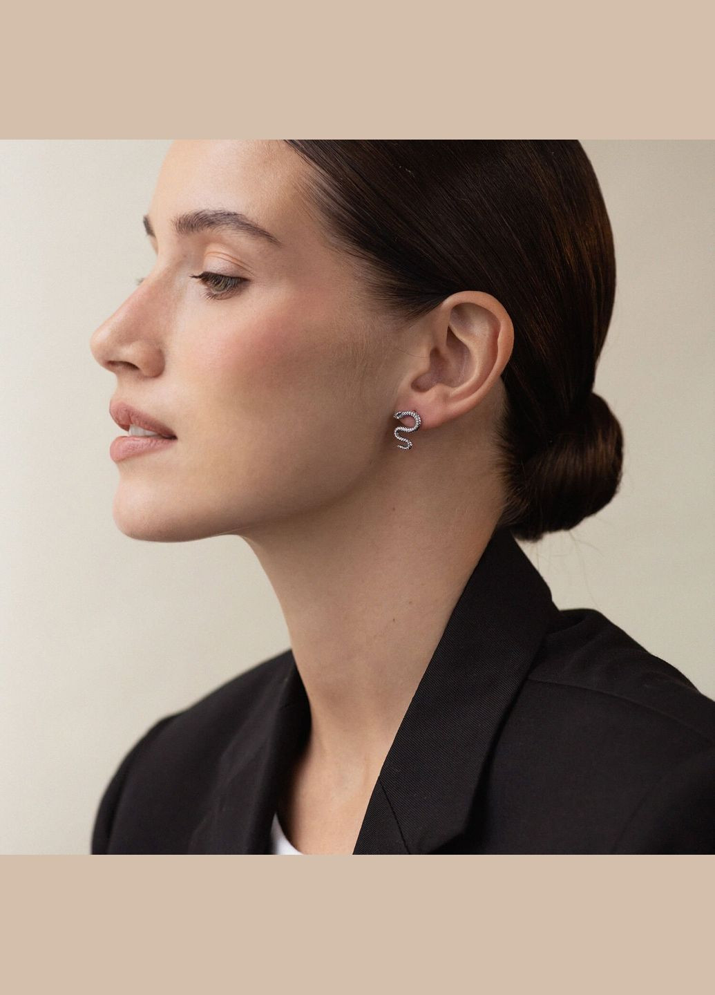 Серебряные серьги - пусеты Змеи 40019 Oniks (264392704)