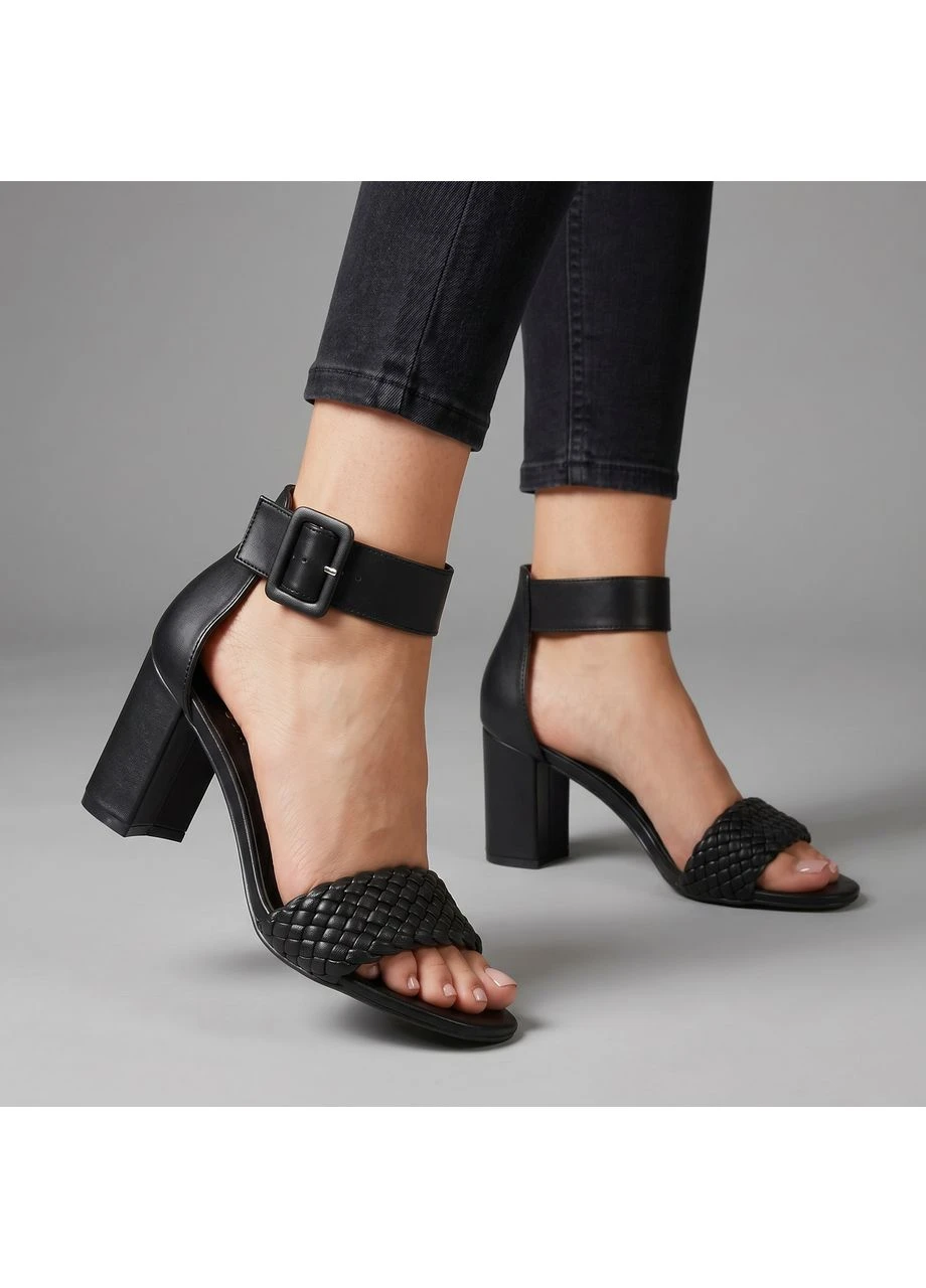 Черные трендовые черные босоножки black 104-70 на устойчивом каблуке L&M с ремешком