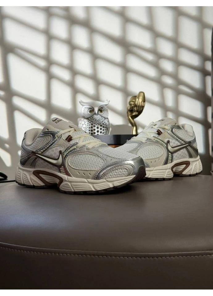 Светло-бежевые кроссовки beige white metallic No Brand V5 RNR