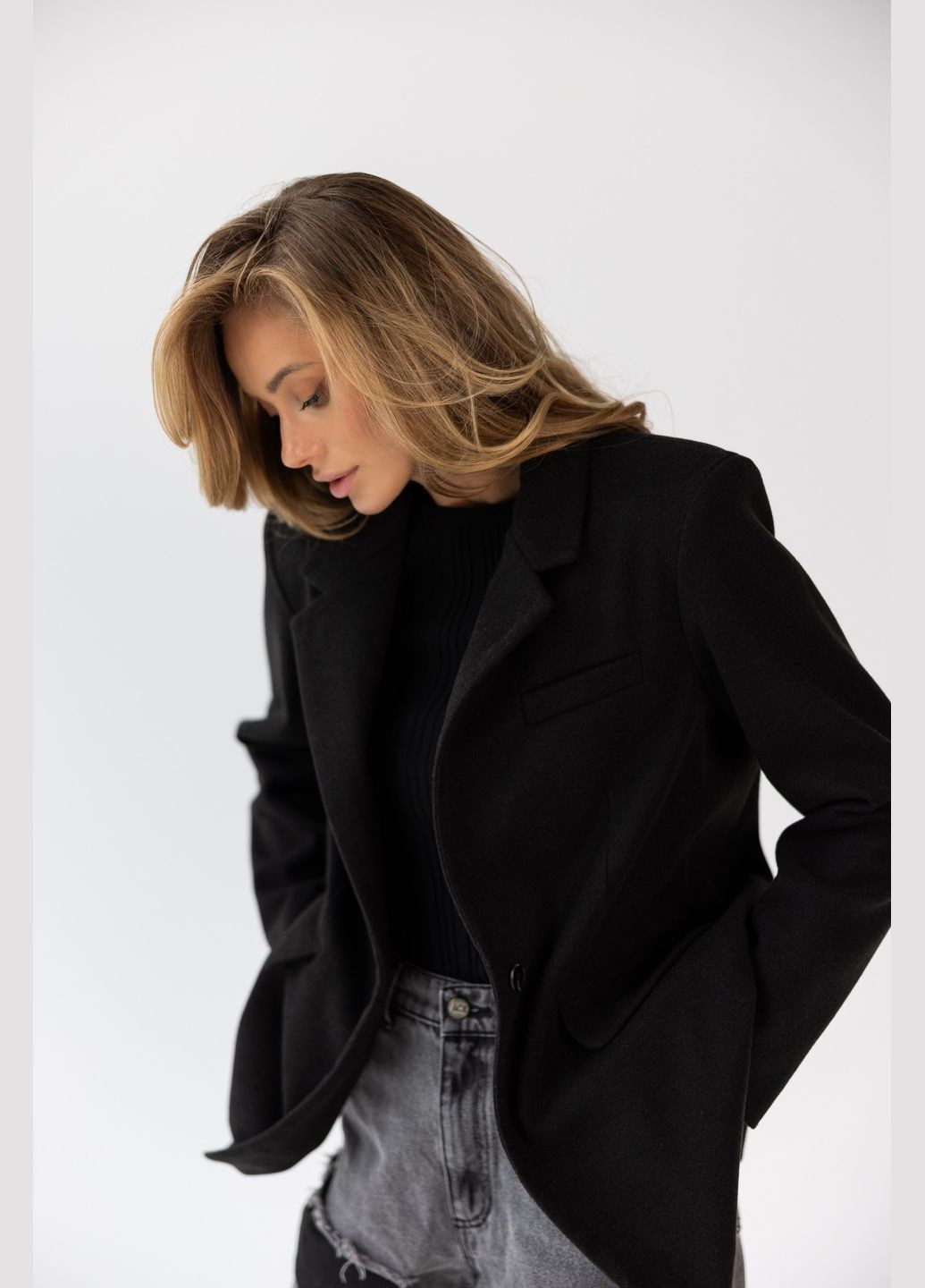 Черный женский пиджак Larionoff однотонный - демисезонный