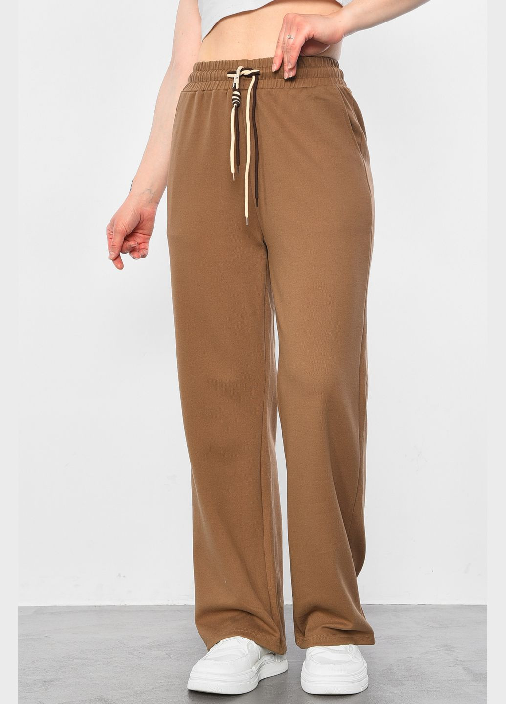 Штаны женские полубатальные расклешенные коричневого цвета Let's Shop (292308990)