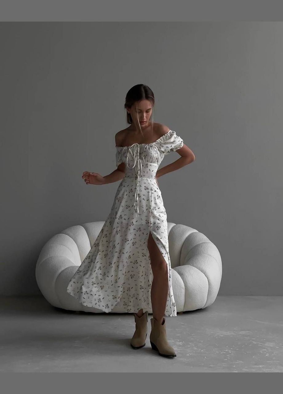 Білий красива літня біла сукня-міді в квітковому принті з відкритим декольте, сукня з коротким рукавом і розрізом від середини. No Brand