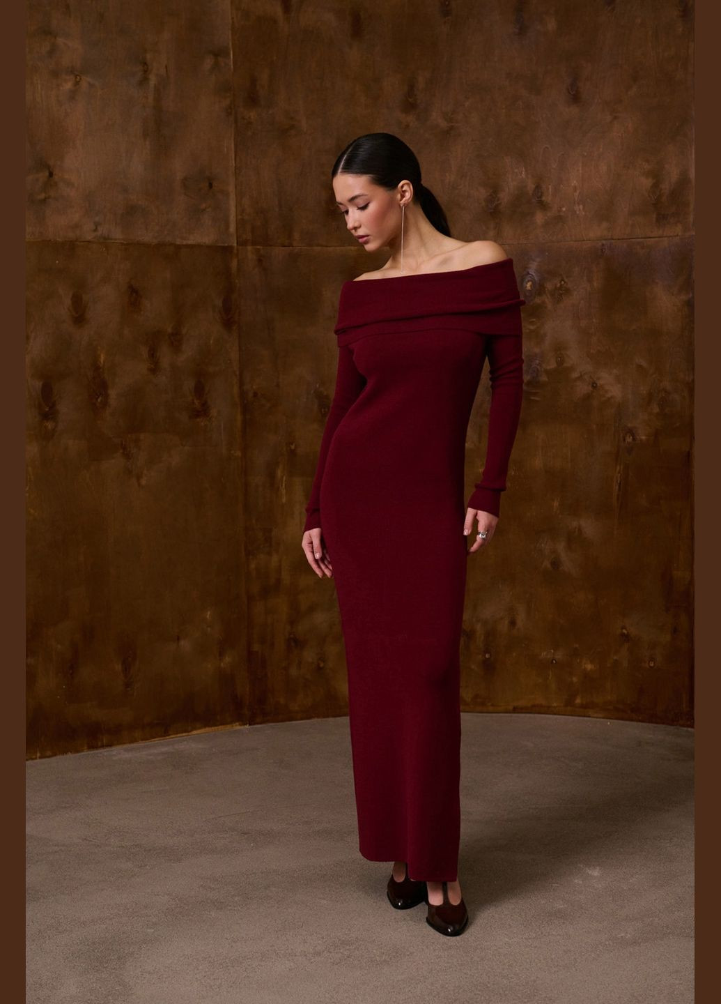 Красное роскошное платье с открытыми плечами Triko Bakh однотонное