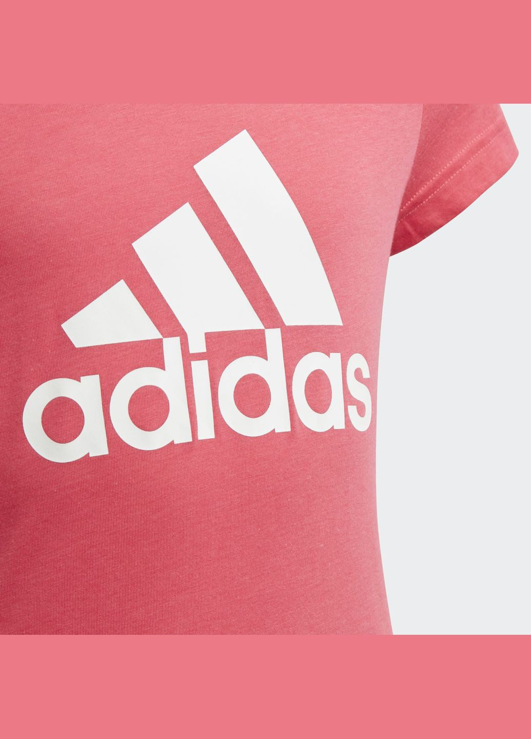 Красная летняя футболка adidas Must Haves Badge of Sport ED4607