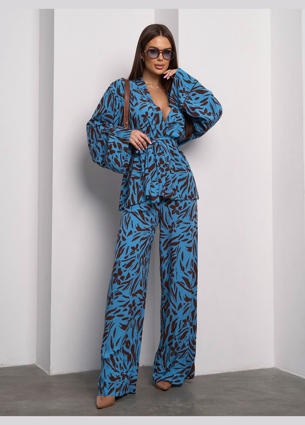 Елегантний костюм із блузою на запах No Brand (327367618)