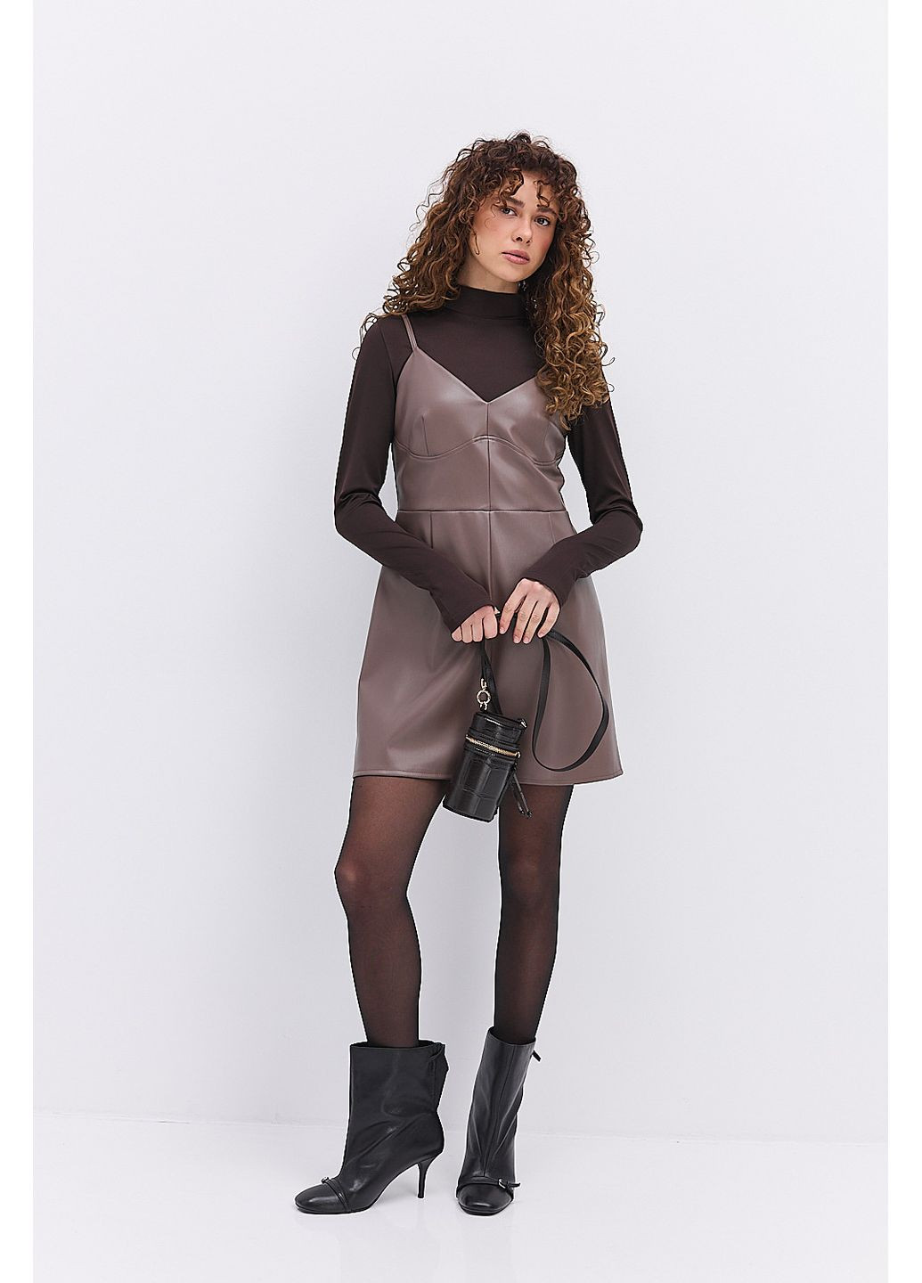 Коричневое короткое кожаное платье на тонких бретелях Arjen