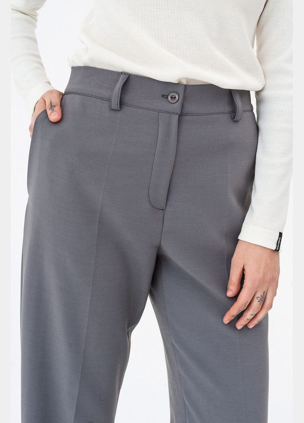 Серые кэжуал демисезонные прямые брюки Garne