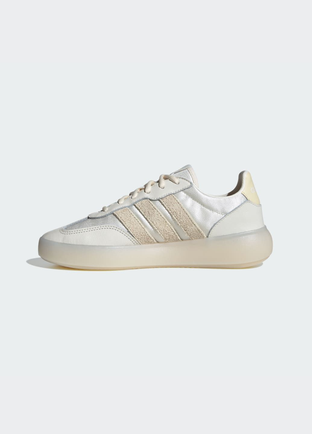 Кроссовки Barreda Decode adidas белые всесезоны (347150997)
