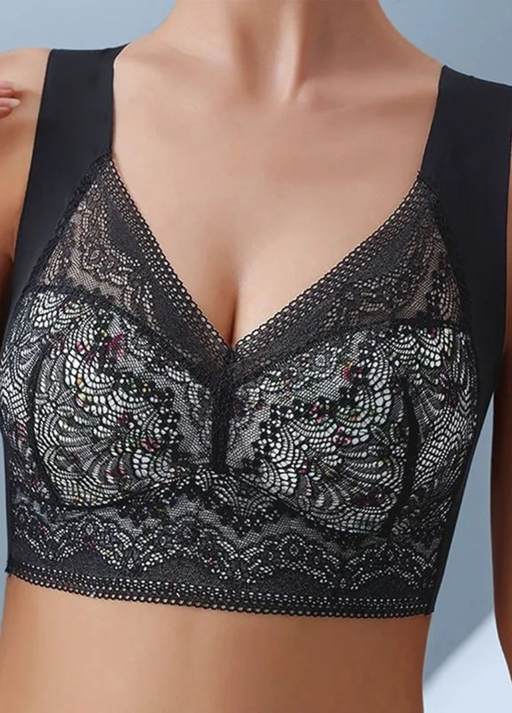 Чёрный топ эластичный топ с формованной кружевной чашкой на широких бретелях flowers comfortly (1273-44) Macarena без косточек нейлон
