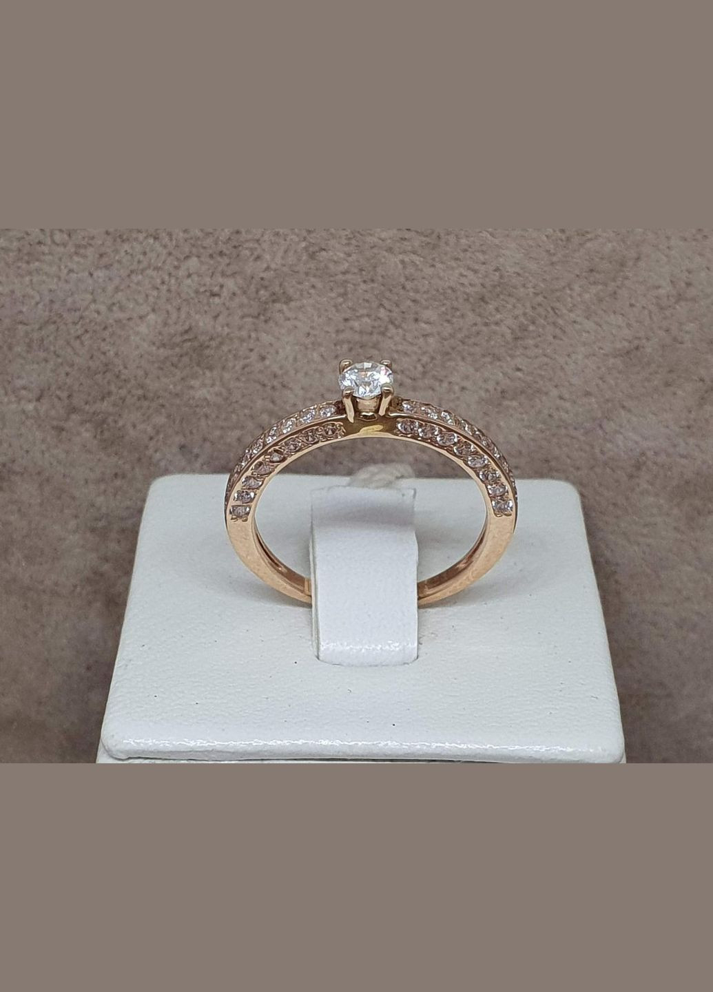 Золоте кільце з фіанітами. 111712 Родинні коштовності (325822108)