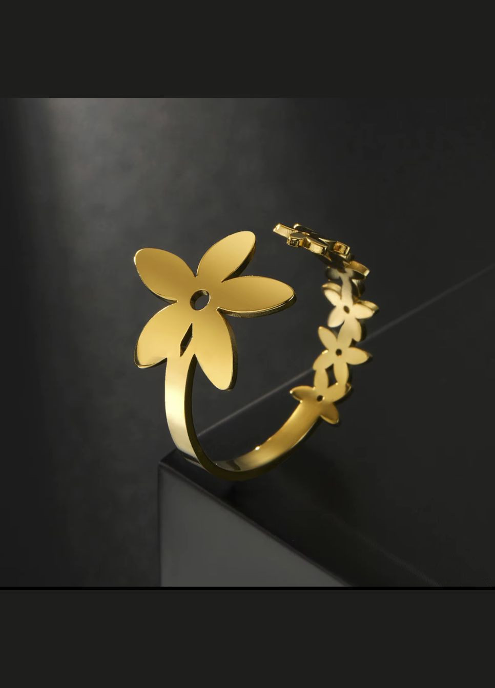 Безразмерное кольцо из стали R-A1002-GD с цветочками (Цвет: ) Spikes (338416540)