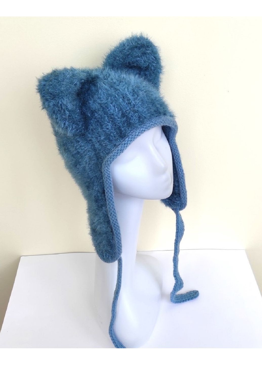 Зимова В’язана Жіноча Шапка Вушками Теплий та Стильний Капор на Зав’язках No Brand (363838649)