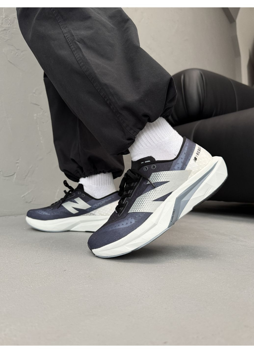 КРОССОВКИ ЖЕНСКИЕ NEW BALANCE FUELCELL REBEL V4 GRAPHITE GREY НЬЮ БЕЛАНС No Brand серые демисезоны (368855102)