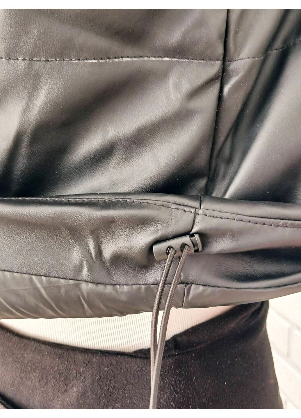 Жіночий жилет без капюшона з кишенями із еко шкіри No Brand (361221250)