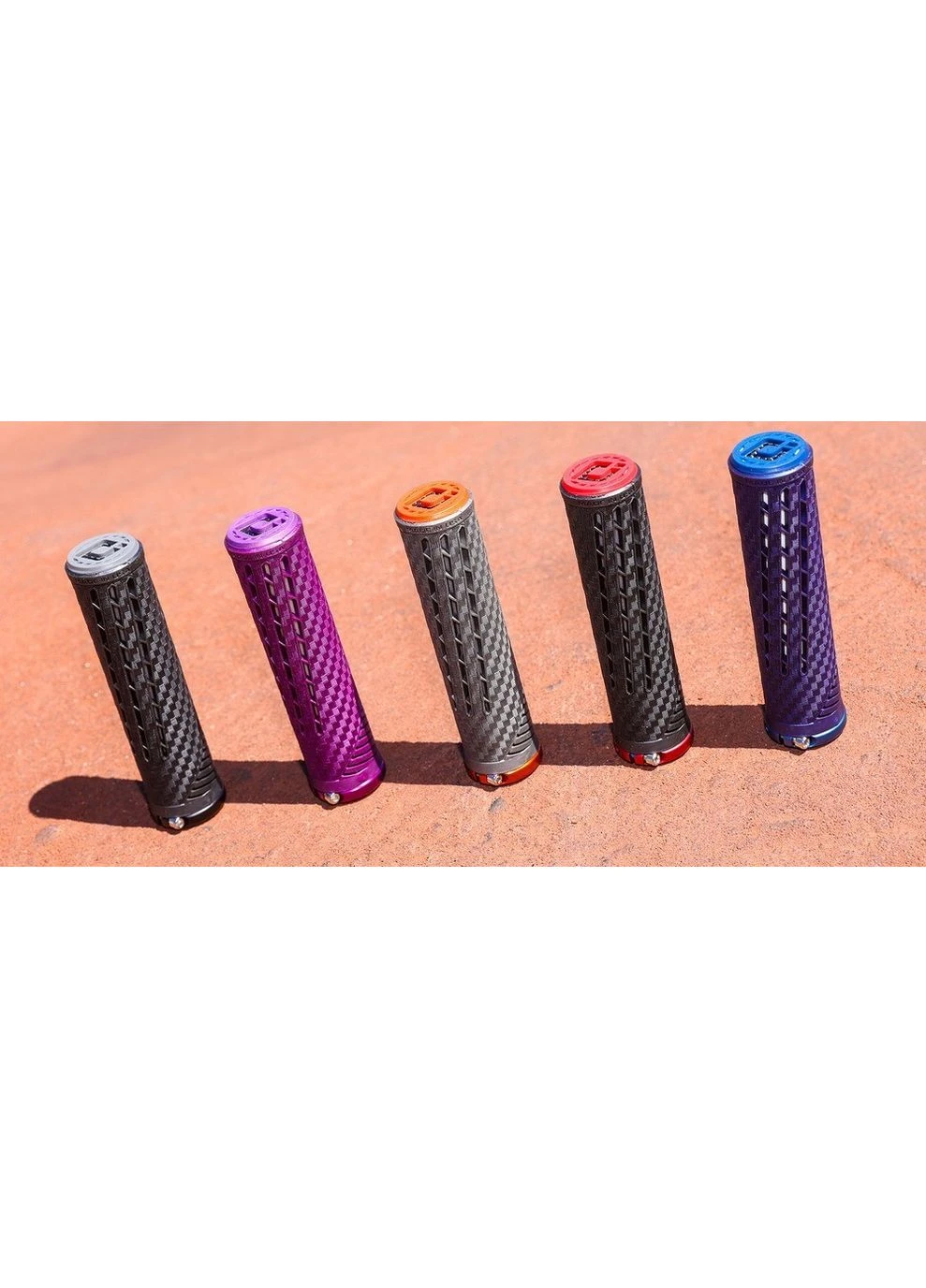 Грипсы CF Grip v2.1 Lock-On Red / White (OBOD_F35CFRW-B) Odi (395407949)