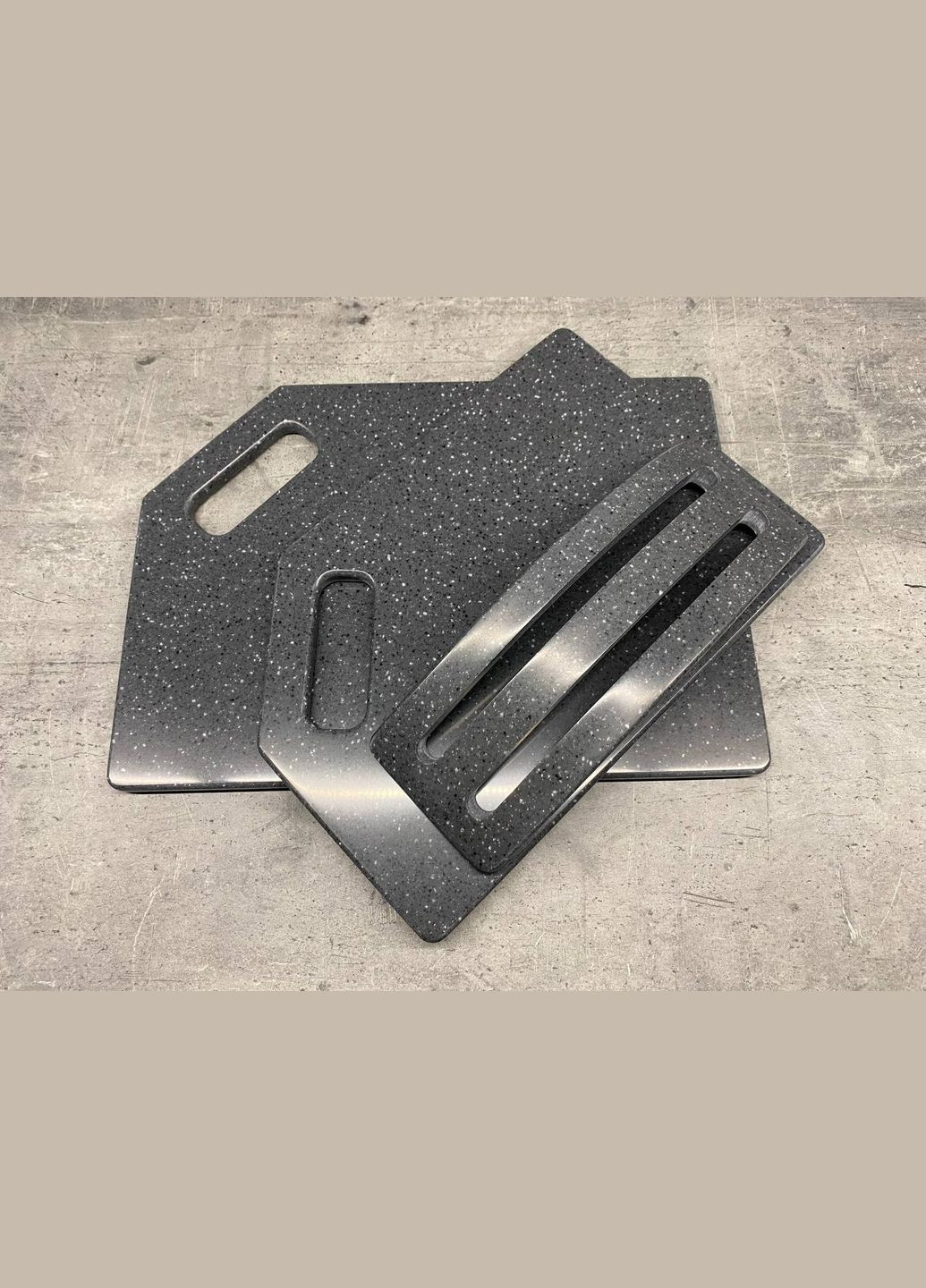 Набор кухонных досок на подставке из искусственного акрилового камня Gravity 2 шт No Brand (323013531)