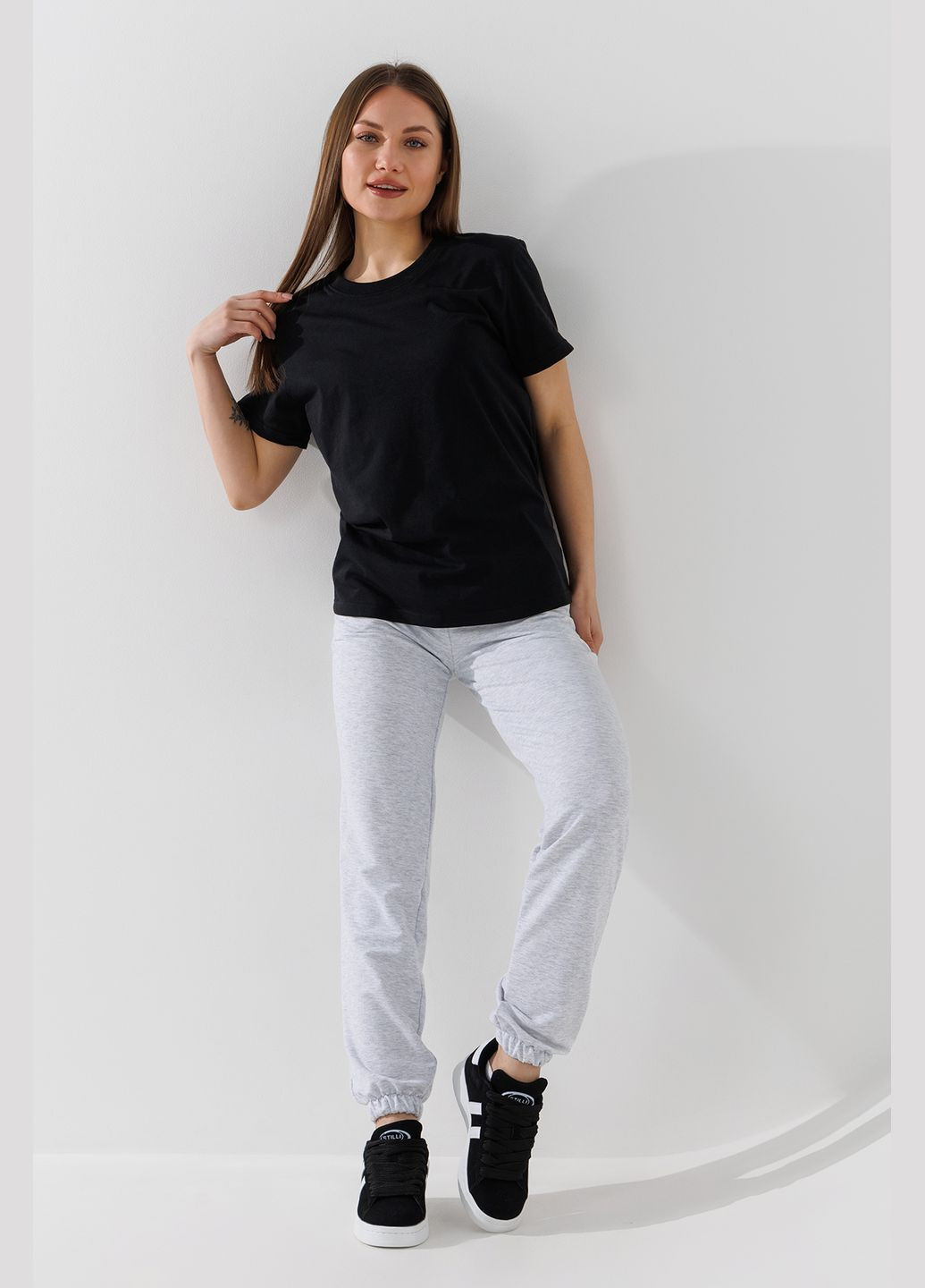 Футболка однотонная женская OnMe-010 baza Черный shop (2000990983619) On me - (323167865)