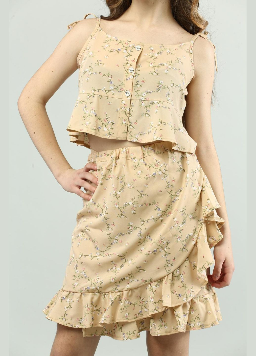 Бежевий літній костюм "на запах" беж спідничний IRmAS на запах