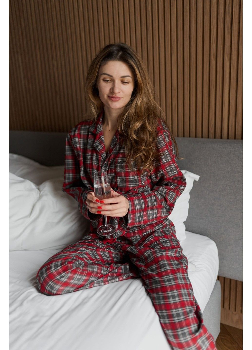 Серая всесезон пижама женская в клетку comfort серая с красным Handy Wear