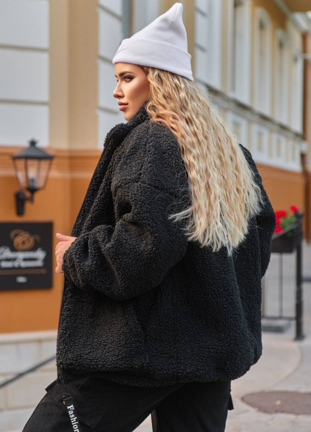 Черная демисезонная теплая женская куртка в баранчик No Brand