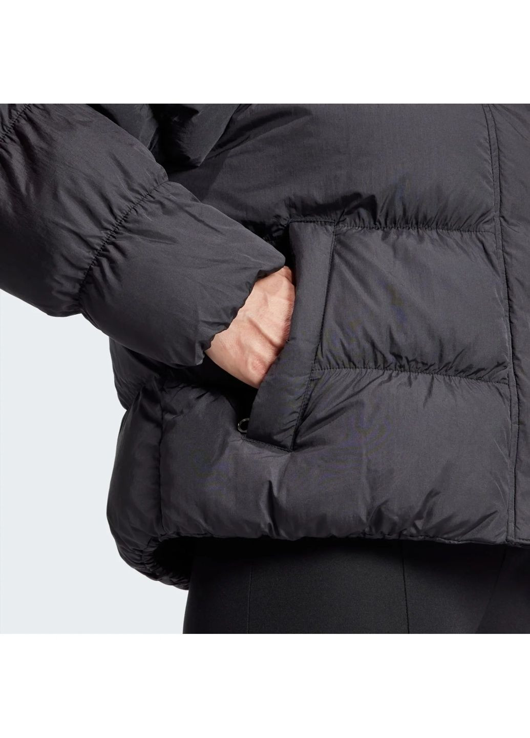 Чорна куртка жіноча short vegan puffer jacket black ii8466 adidas