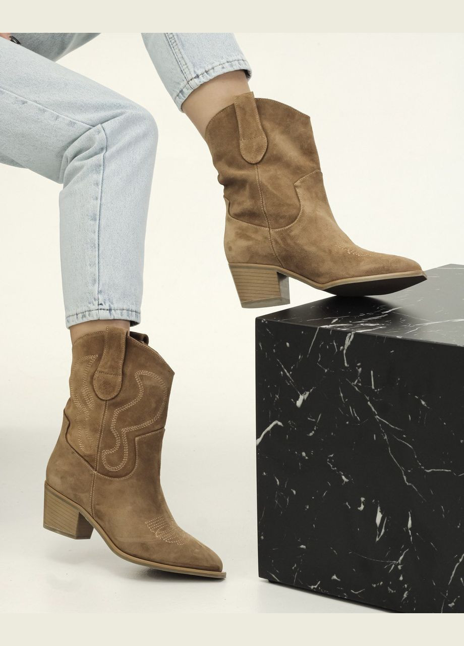 Осенние ботинки казаки бежевые замша Tucino из натуральной замши