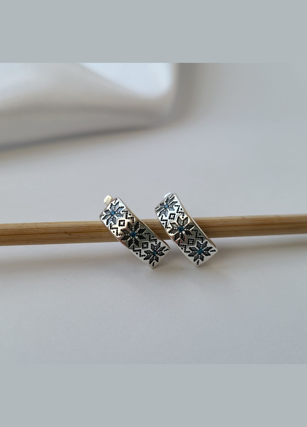 Срібні сережки Вишиванка із Блакитним камінням чорнене срібло 925 проби 5016ч 3.80г No Brand (306743430)