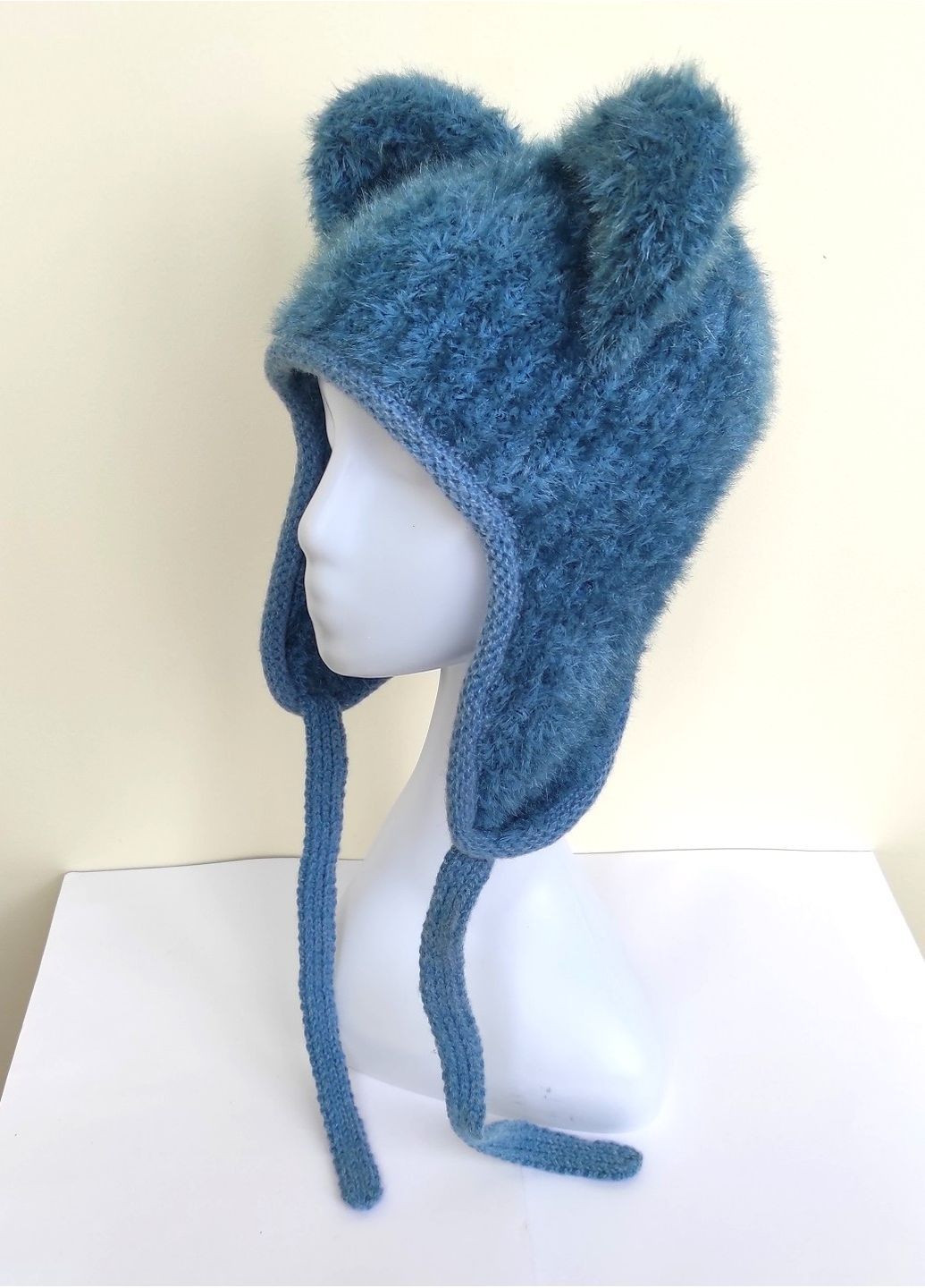 Зимова В’язана Жіноча Шапка Вушками Теплий та Стильний Капор на Зав’язках No Brand (363838649)