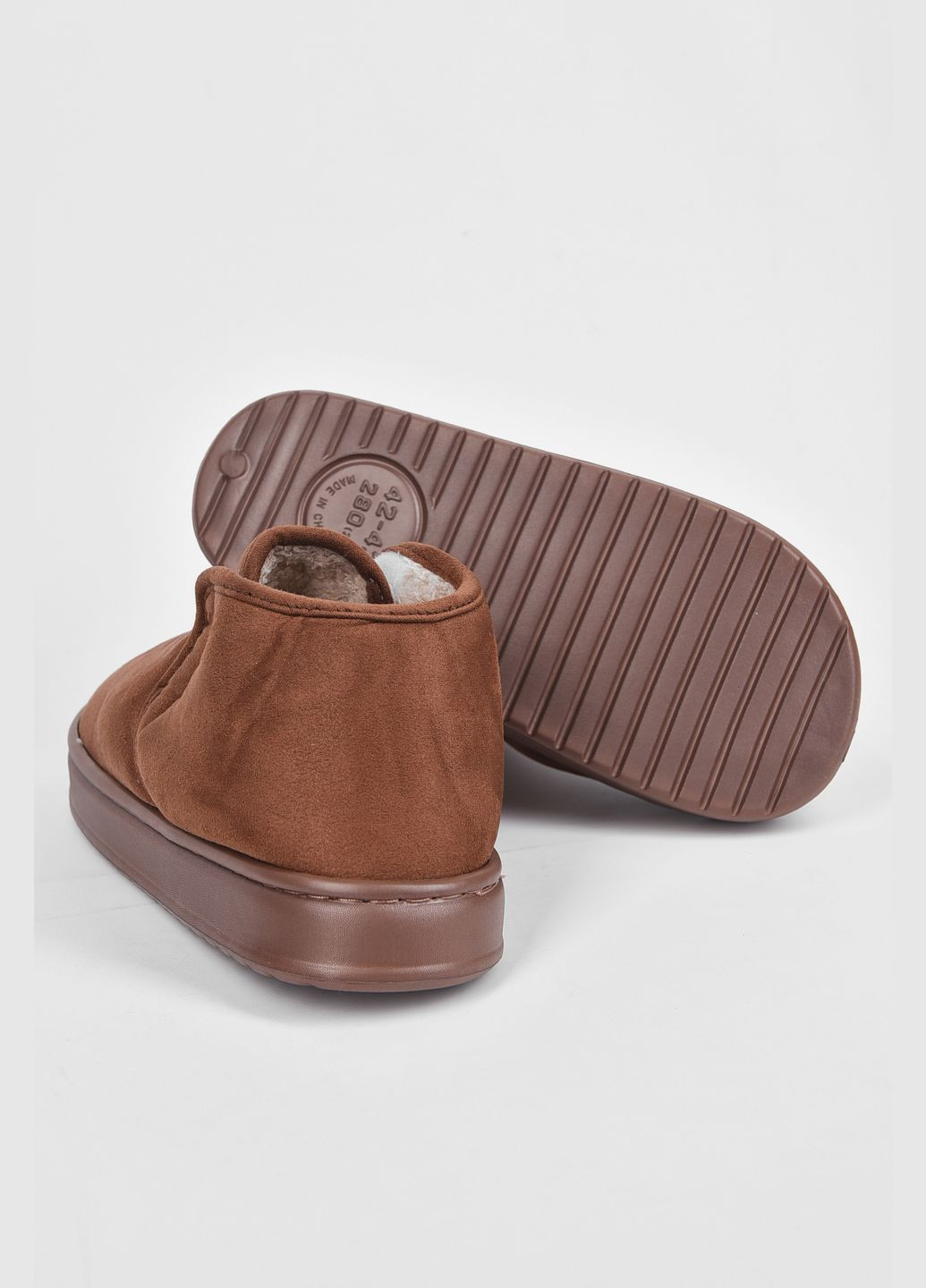 Капці кімнатні чоловічі коричневого кольору Let's Shop (303397175)