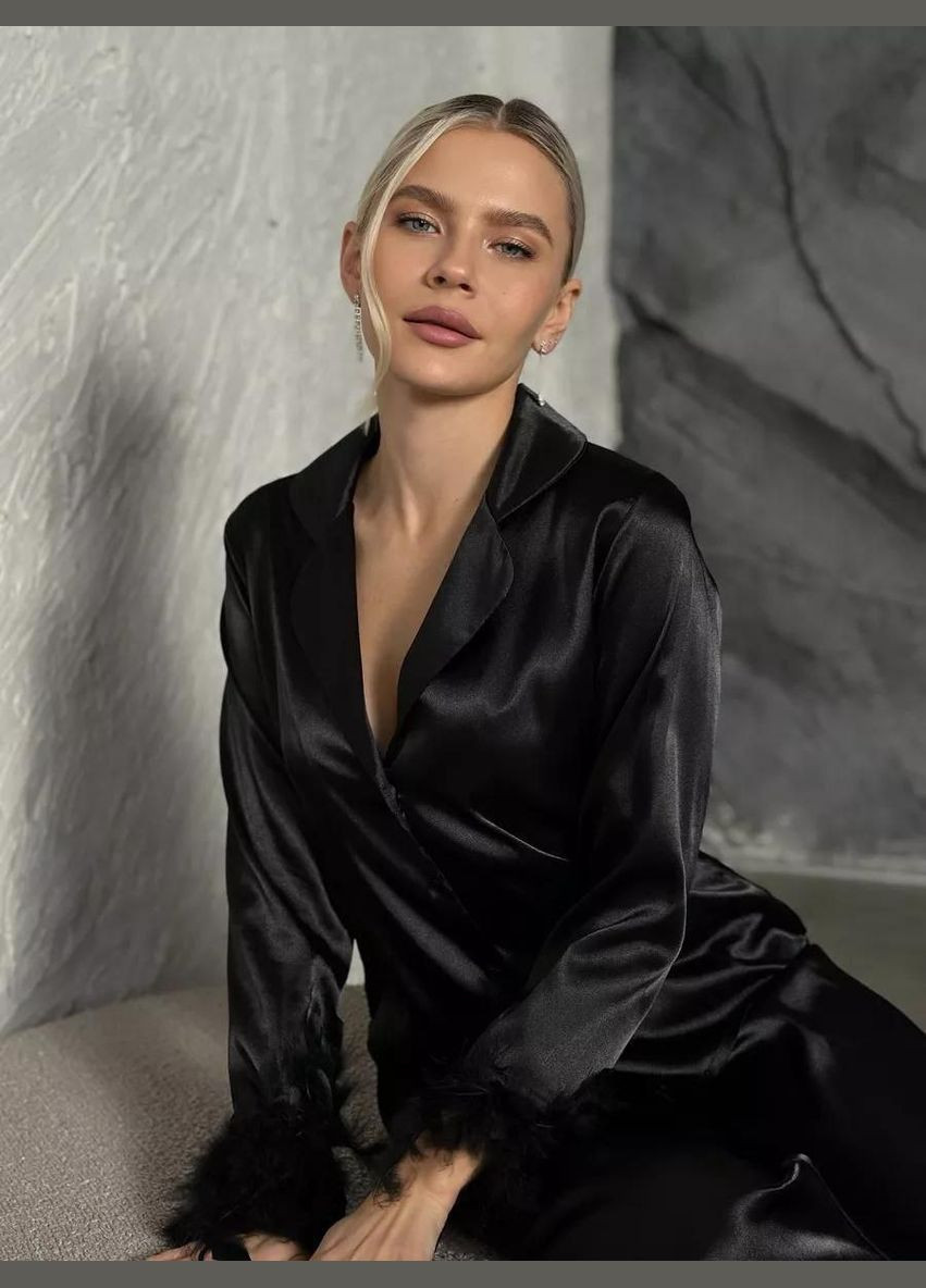 Жіноча атласна піжама Velessa зйомне пірʼя на гудзиках домашній піжамний комплект No Brand Костюм (333712698)