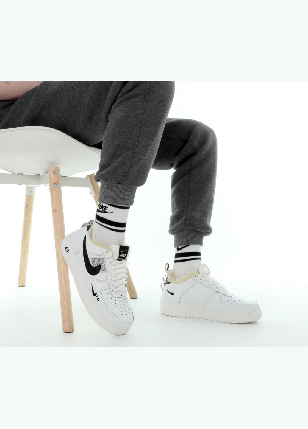 Кросівки зимові жіночі і чоловічі Nike Air Force 1 mini swoosh winter low white fur | Найк Аір Форс 1 низькі білі з хутром No Brand білі зими (309006068)