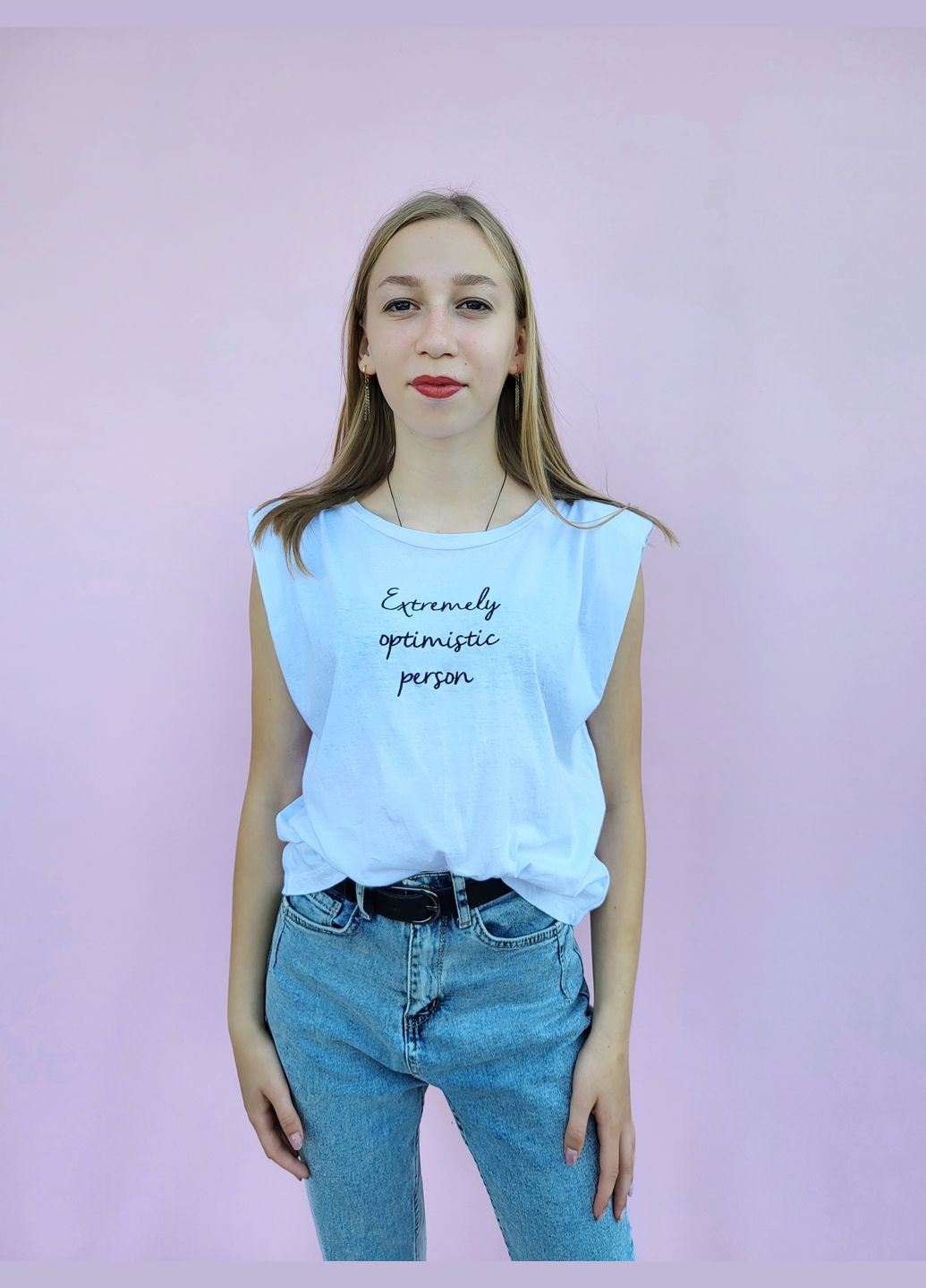 Футболка женская укороченная с подплечникам и надписью Pink Woman - (287326708)