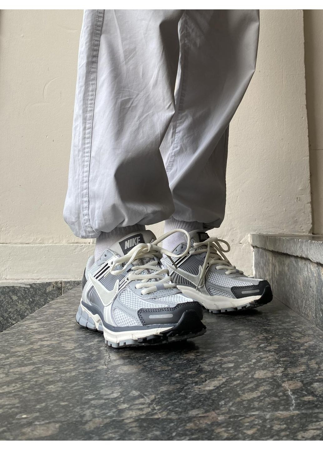 КРОСІВКИ ЖІНОЧІ NIKE ZOOM VOMERO 5 GREY WHITE НАЙК АІР ЗУМ ВОМЕРО 5 No Brand сірі демісезони (367173577)