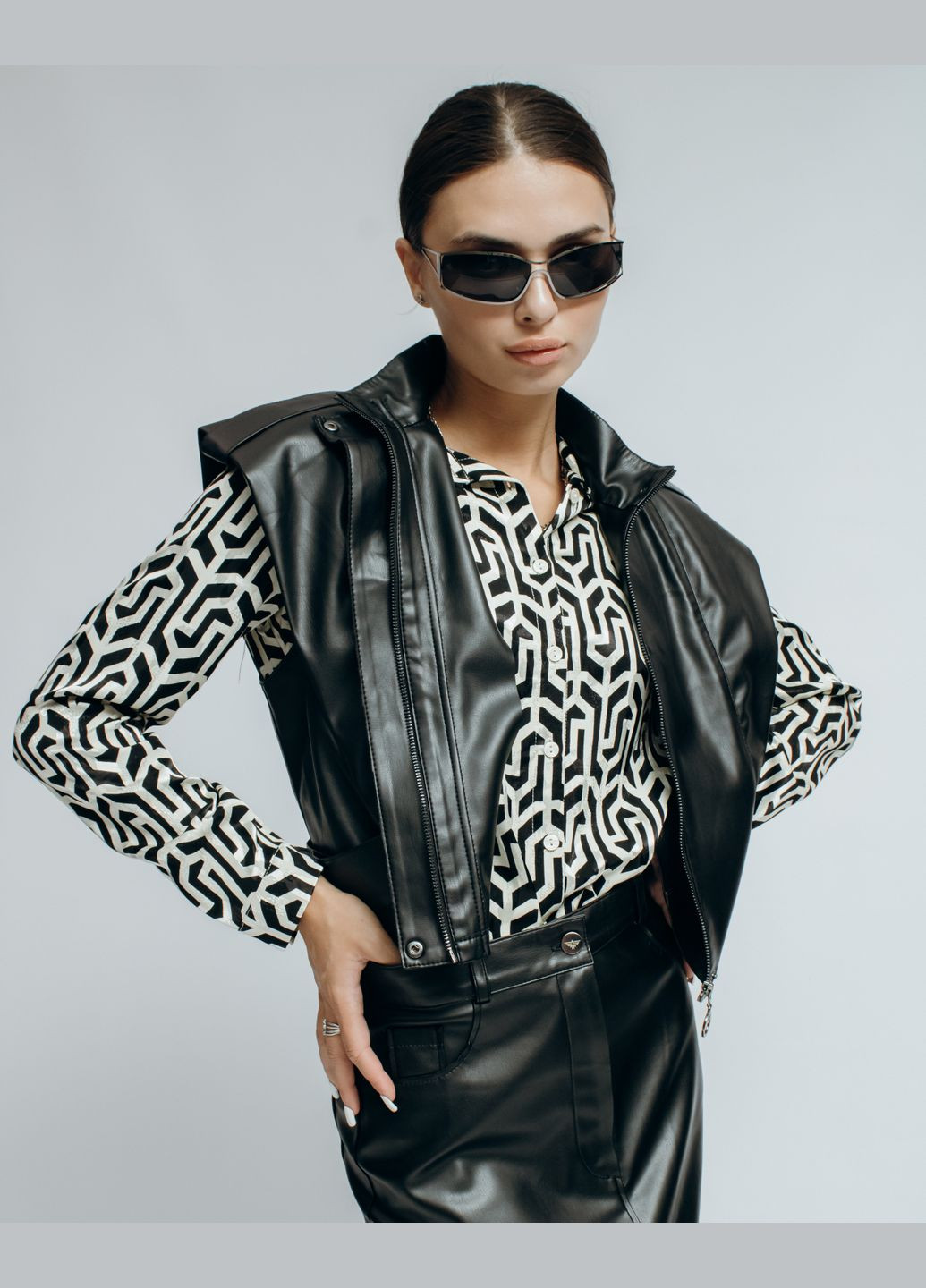 Жилет короткий кожаный черный RED EXP. (305697392)