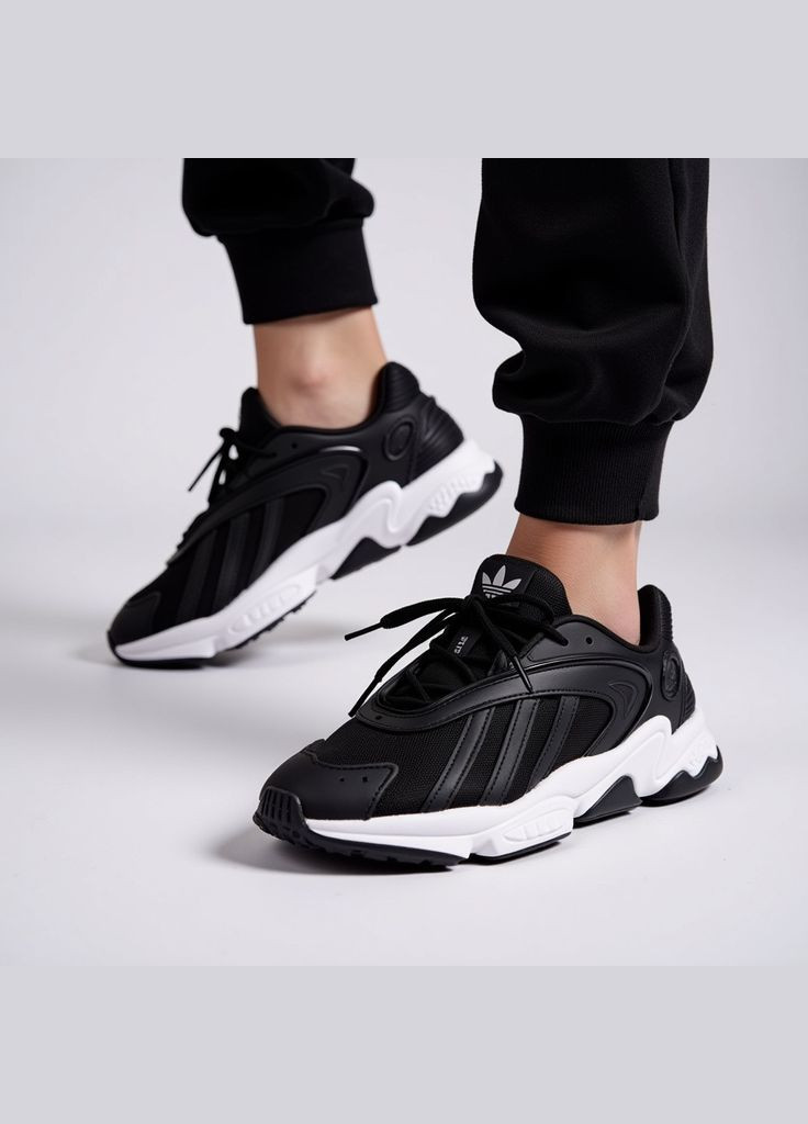 Черные демисезонные мужские кроссовки oztral 1233 black white (вьетнам) No Brand