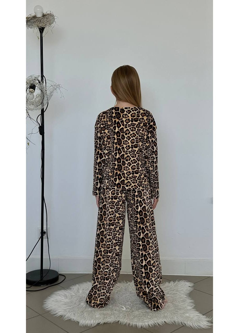 Коричневая зимняя детская велюровая пижама "3 в 1" для девочки (шорты, брюки и лонгслив), леопард, 140 футболка + шорты + брюки No Brand