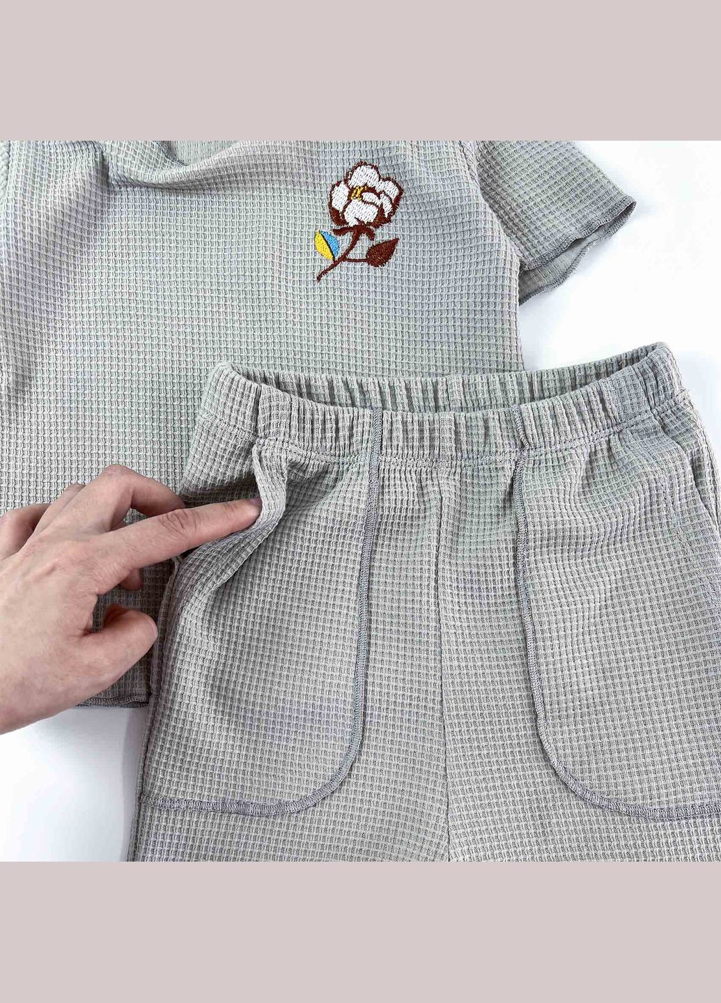 Сірий вафельний дитячий костюм на літо bavovna Tunes