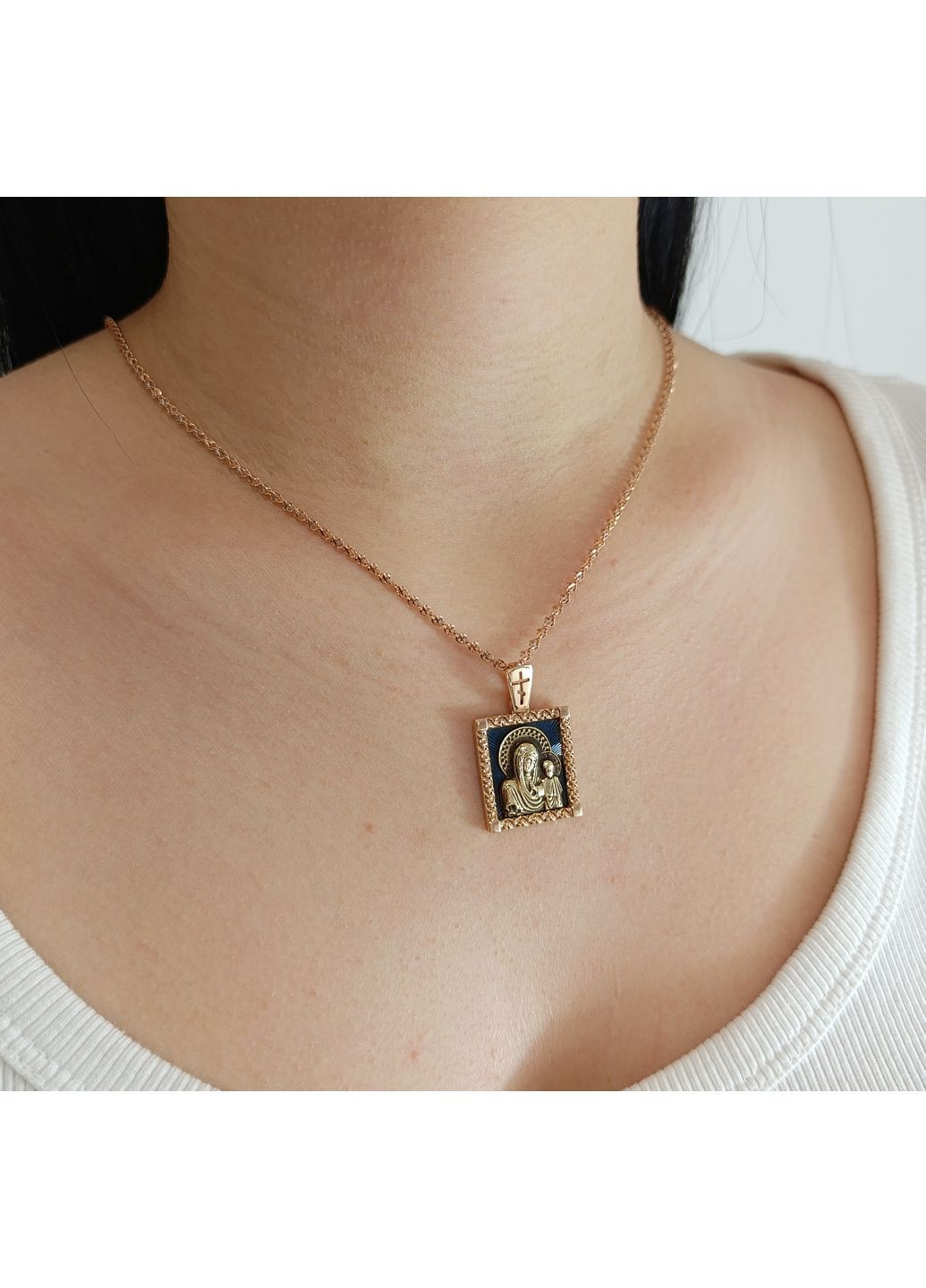 Ладанка золотая с эмалью "Пресвятая Богородица" 150-МЭ No Brand Підвіска (370756214)