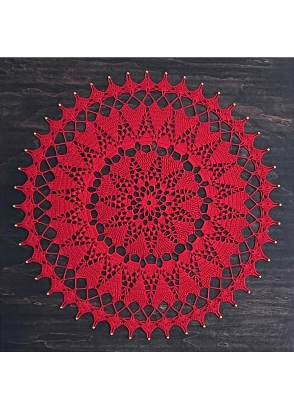Червона мандала ручної роботи “Серце спокою”. В’язана картина на дерев’яному артборді 45 х 45 см Dream Studio (363057547)