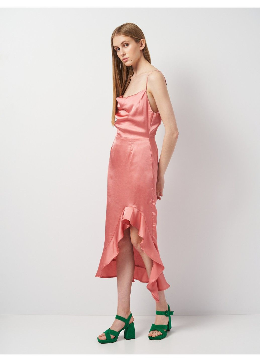 Розовое коктейльное платье Missguided однотонное